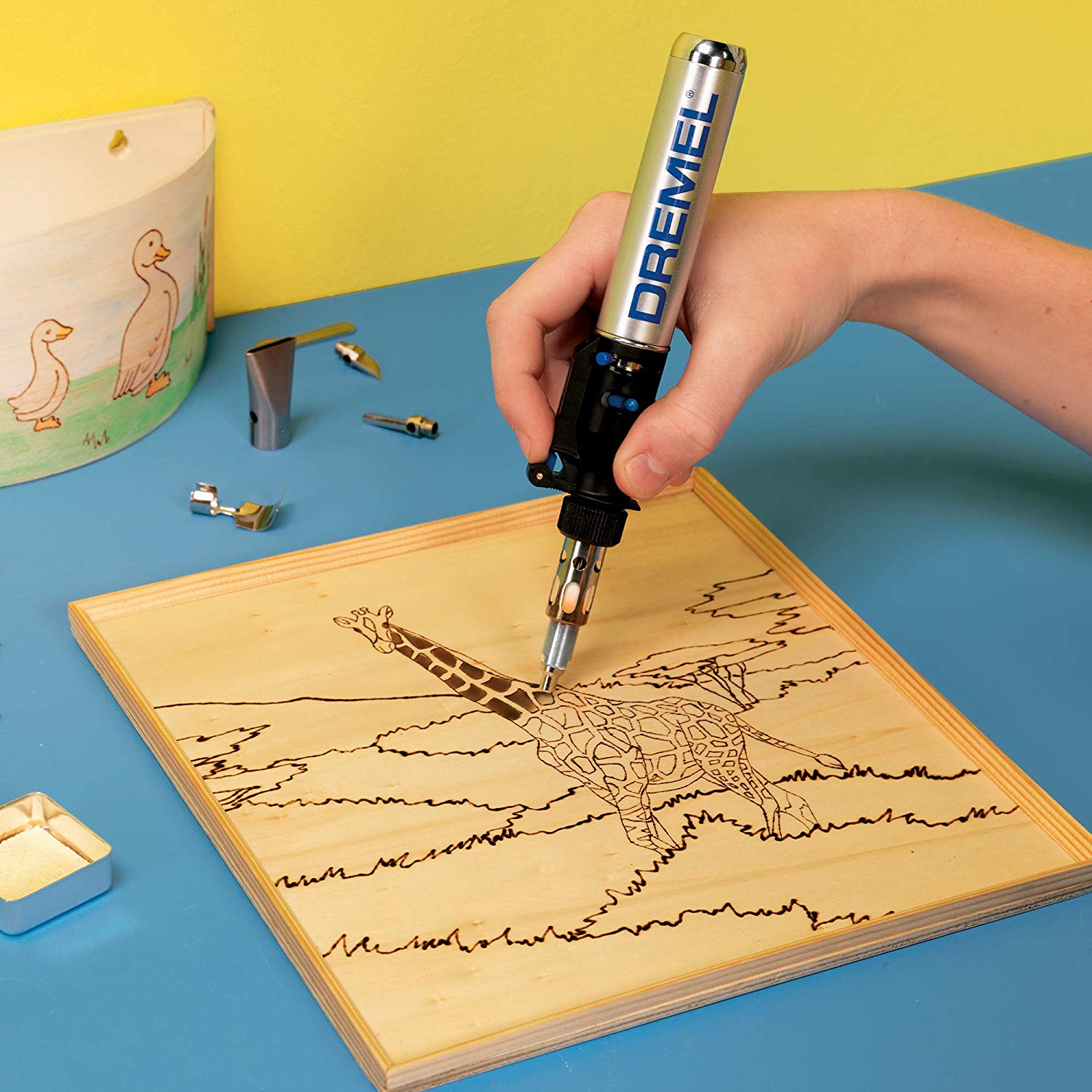 Dremel Versatip 2000 - Pirograbador a gas butano con 6 puntas para soldadura, pirografo, fusión, corte en caliente, compresión (duración de encendido máximo 90 min)5 Dremel Versatip 2000 - Pirograbador a gas butano con 6 puntas para soldadura, pirografo, fusión, corte en caliente, compresión (duración de encendido máximo 90 min)